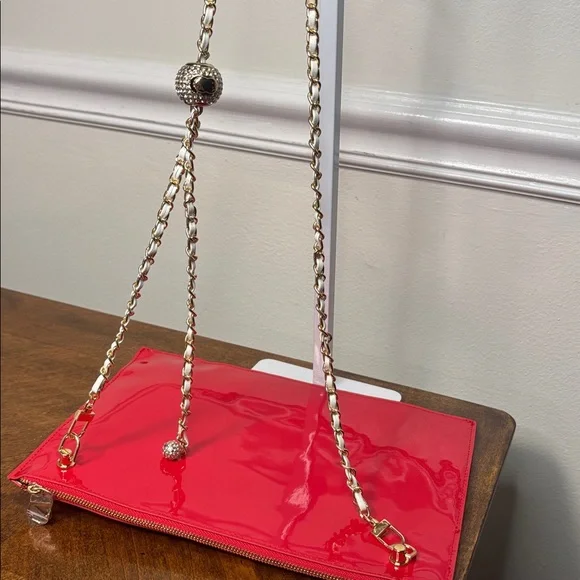VALENTINO VOCE VIVA Red Patent Clutch with Elegant Gold Crossbody Chain - Picture 6 of 14
